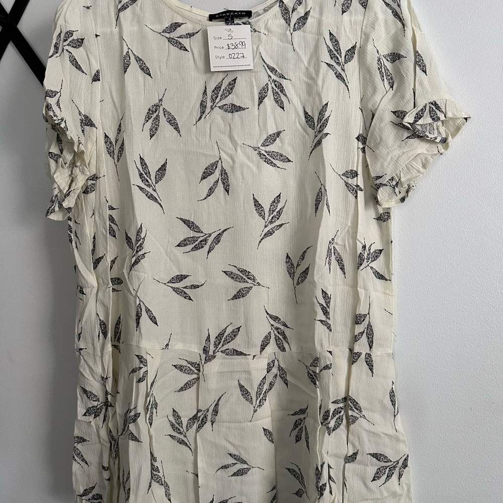 Staccato Cream Leaf Print Short Sleeve Top